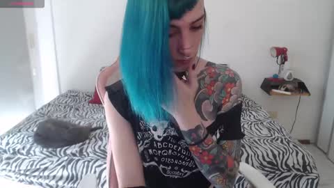 luna   online show from March 1, 5:38 pm