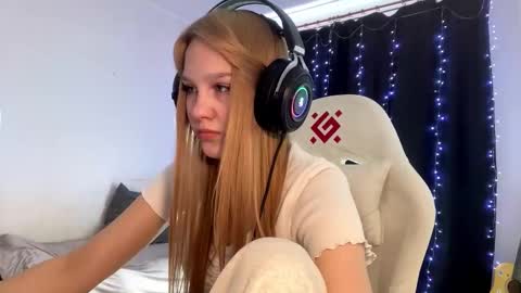 Amia online show from February 25, 5:33 am