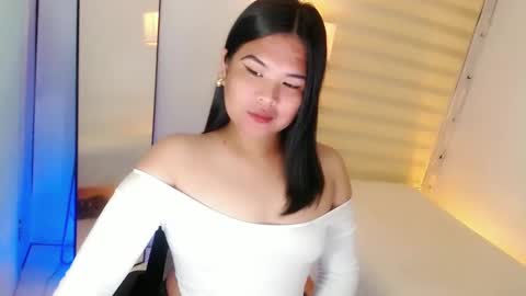 Snapshot of kayleepinay chatting on February 13, 1:19 am Y O U R        F U T U R E       K A Y L E E  online show from February 13, 1:19 am
