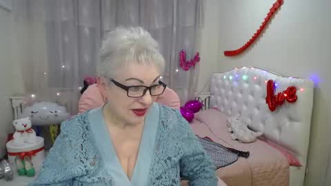 kaylesmoll online show from March 12, 11:33 pm