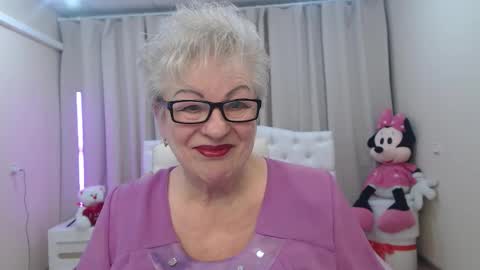 kaylesmoll online show from March 24, 8:04 pm