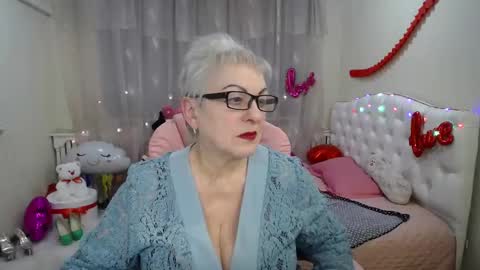 kaylesmoll online show from March 8, 2:23 am