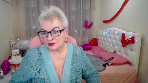 kaylesmoll online show from February 26, 2:30 am