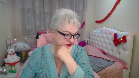 kaylesmoll online show from March 12, 1:58 am