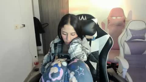 kaylie online show from October 31, 4:02 am