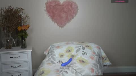 EliandKylie online show from September 10, 2:45 am