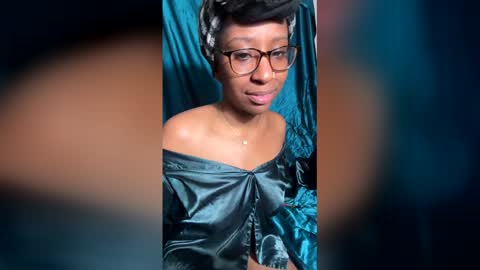 keandrasnow online show from April 18, 4:36 am