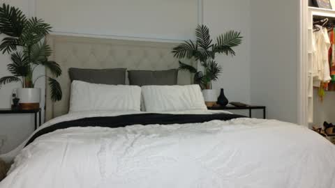 Keelie xx online show from April 2, 7:05 am