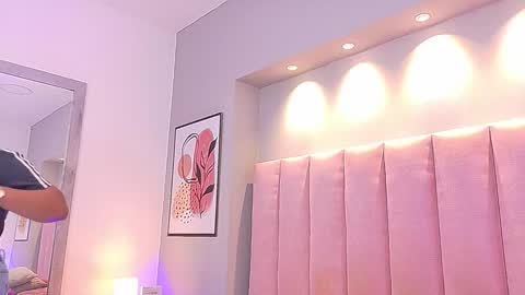 Keily Ross online show from February 12, 8:01 pm