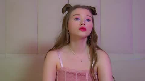 Keira online show from May 4, 6:03 pm