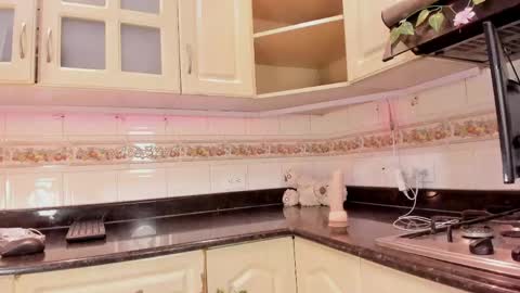 keisy Girl  online show from April 19, 6:10 pm