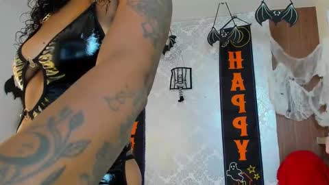 kelly__thomson online show from October 19, 1:49 pm