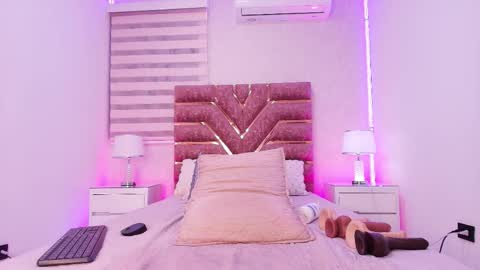 kemdall lopez online show from February 22, 6:28 am