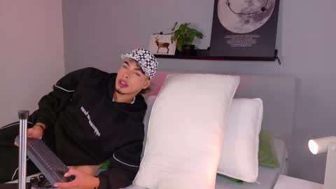   online show from March 26, 11:26 am