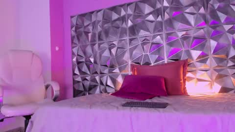 Snapshot of kendall23_ chatting on March 12, 6:53 pm Kendall online show from March 12, 6:53 pm