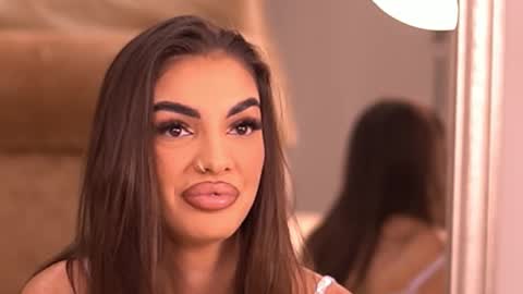 Kendal online show from October 18, 4:49 am