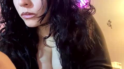 Snapshot of kendall_knoxx chatting on October 22, 1:31 am Kendall Kandy online show from October 22, 1:31 am