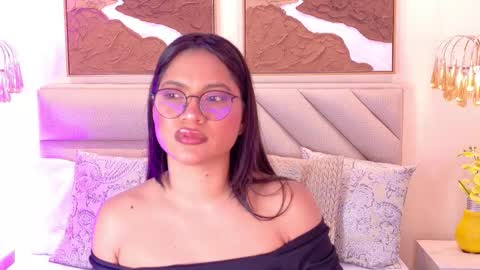 Kendal online show from November 14, 2:47 am