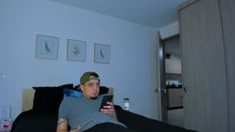 kendel_dimitri online show from December 14, 1:23 am