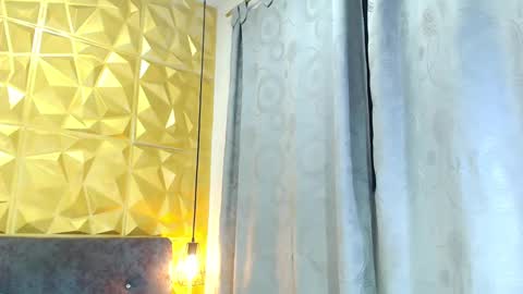 K E N D R A  online show from January 31, 8:32 am