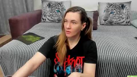 Kendra online show from April 14, 11:30 pm