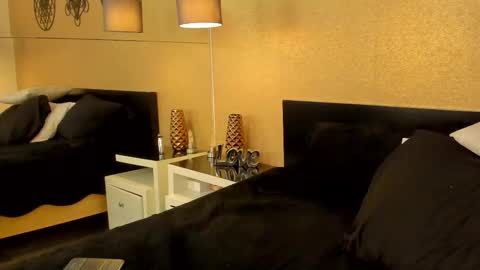 Snapshot of kendraleroy chatting on February 11, 4:33 am KENDRA online show from February 11, 4:33 am