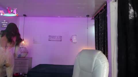 kendry_fox420_ online show from March 3, 8:05 pm