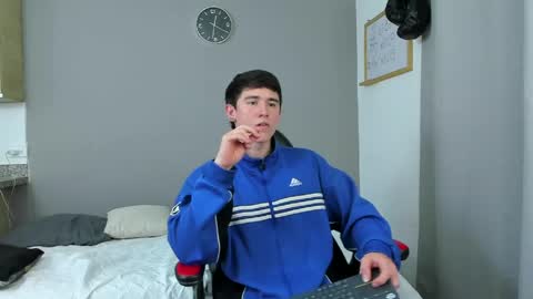 Santiago online show from April 25, 4:25 am