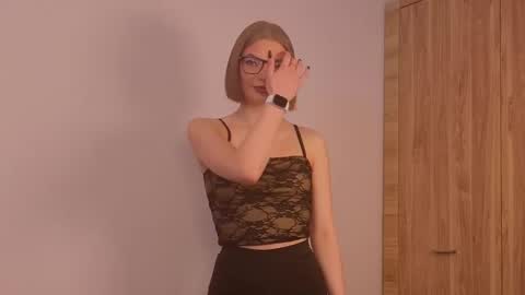 Lisa online show from February 15, 6:17 pm