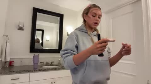 kenziesmithh online show from January 8, 7:09 pm