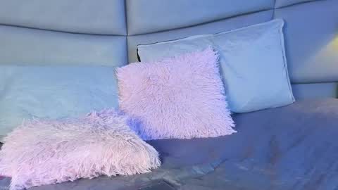 kerlenhot online show from April 18, 7:07 pm