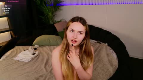 kerry_mell online show from April 19, 6:10 pm