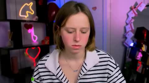 keuli_li online show from February 11, 5:55 am