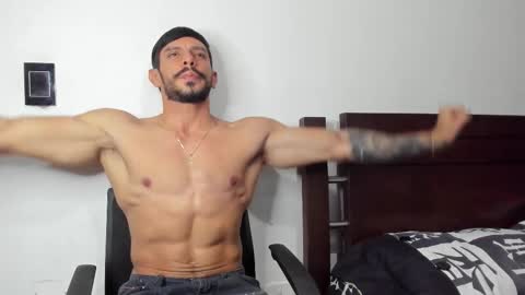 kevin_malone22 online show from December 19, 9:32 pm