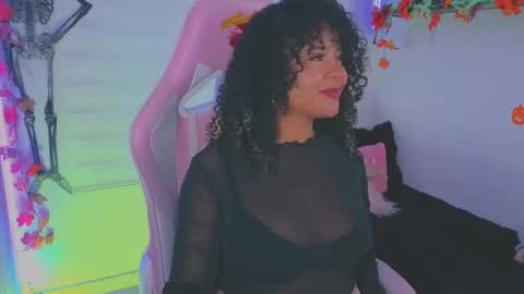 Snapshot of keyla_roberts_ chatting on October 22, 10:11 pm Adhara. Help me reach 100 likes online show from October 22, 10:11 pm
