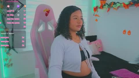 Snapshot of keyla_roberts_ chatting on October 20, 7:52 pm Adhara. Help me reach 100 likes online show from October 20, 7:52 pm