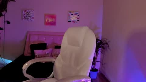 Snapshot of keyla_roberts_ chatting on February 27, 7:58 pm Adhara. Help me reach 100 likes online show from February 27, 7:58 pm
