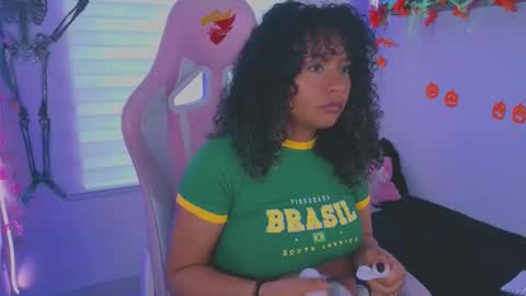 Snapshot of keyla_roberts_ chatting on October 8, 7:53 pm Adhara. Help me reach 100 likes online show from October 8, 7:53 pm
