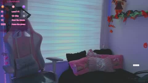 Snapshot of keyla_roberts_ chatting on October 17, 7:07 pm Adhara. Help me reach 100 likes online show from October 17, 7:07 pm