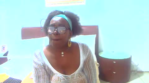 keysenbarxx19 online show from April 18, 5:42 am