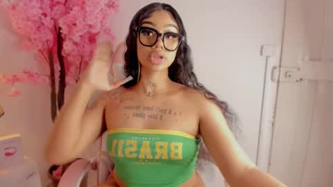 Khelany Isyy  online show from March 5, 9:04 pm