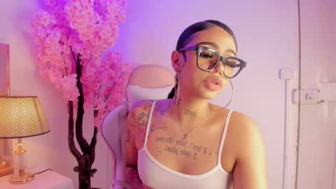 Khelany Isyy  online show from February 13, 1:40 am