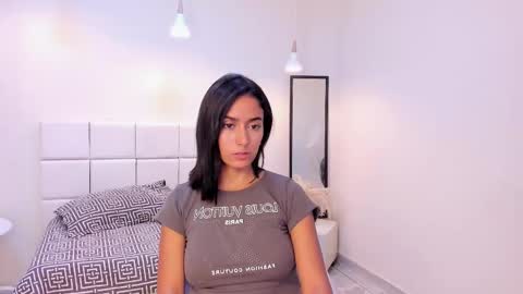 Khloe online show from January 8, 5:30 pm