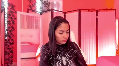 Khloe online show from December 22, 12:56 pm