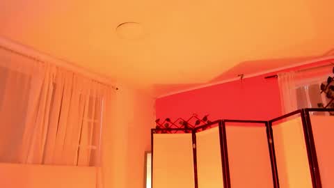 Khloe online show from November 6, 1:03 pm