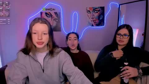 khloebeauty online show from February 3, 8:24 pm