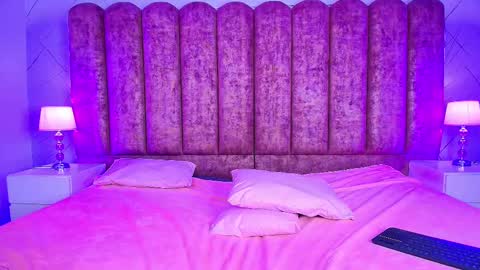 khloejohnson online show from September 26, 9:45 pm