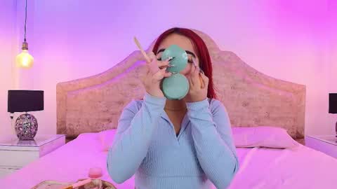 khloejohnson online show from October 3, 8:17 pm