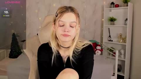 Kiana online show from December 18, 6:09 am