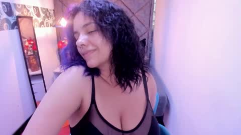 kiara Cruz online show from December 4, 8:30 pm